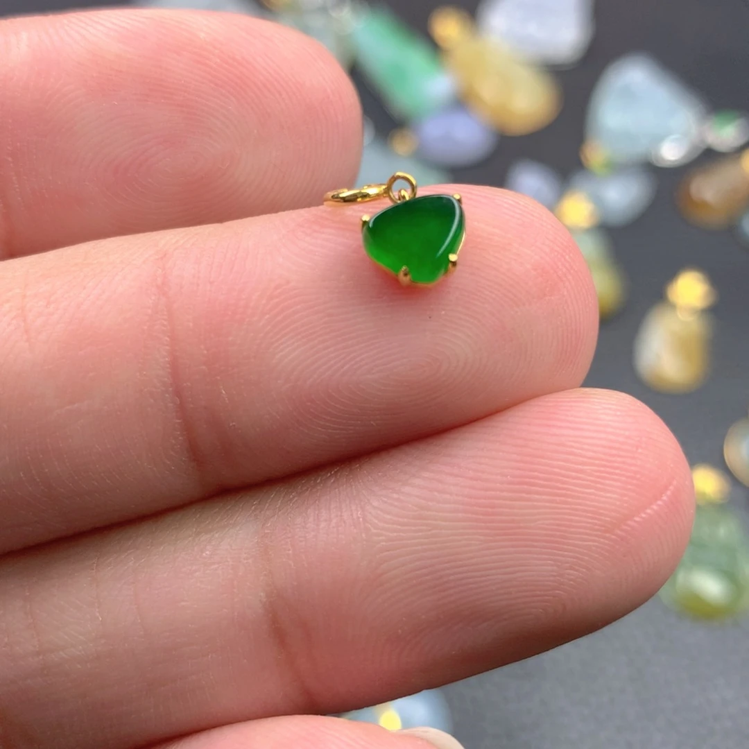 【闪购商品】颈饰18K金镶嵌翡翠草*翡翠