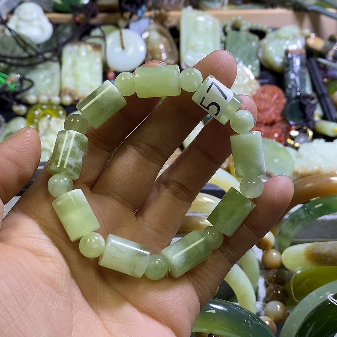 岫玉未镶嵌手链一个