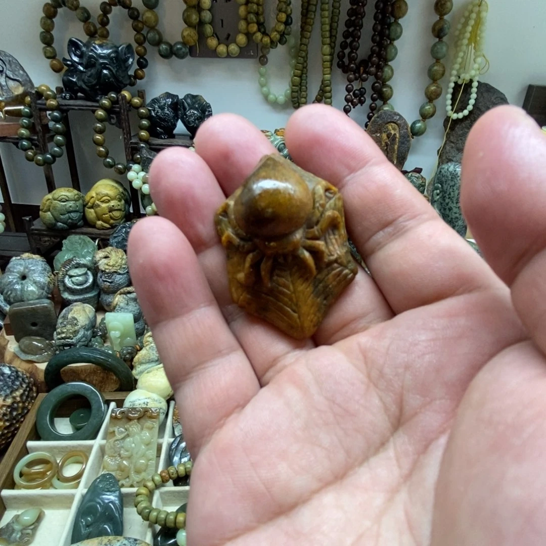 未镶嵌岫岩河磨玉（透闪石质玉）把件