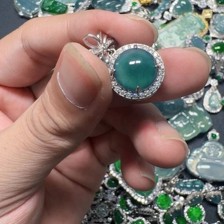 翡翠未镶嵌颈饰天然A货翡翠放漏