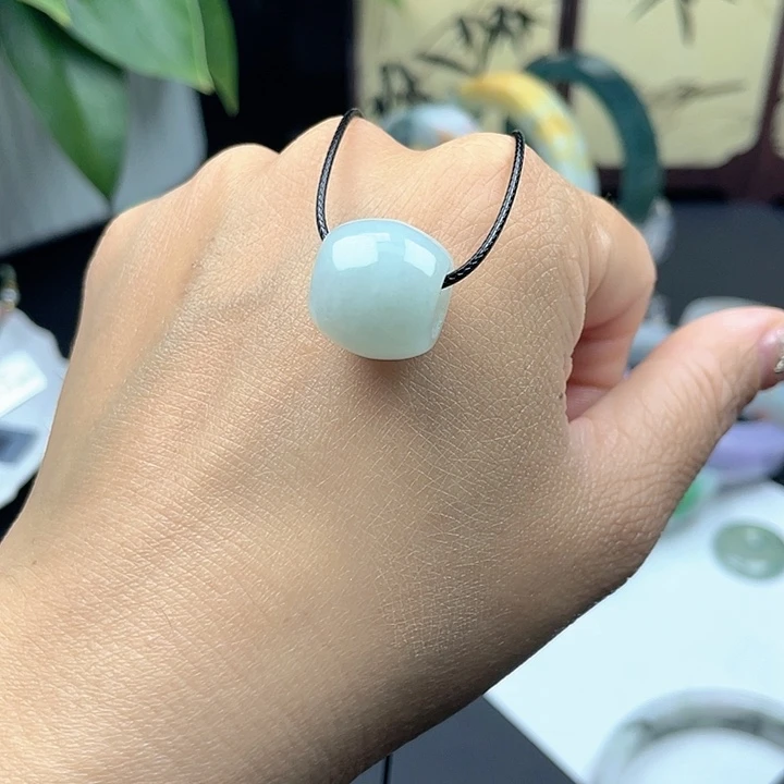 爱***呀翡翠未镶嵌颈饰翡翠路路通