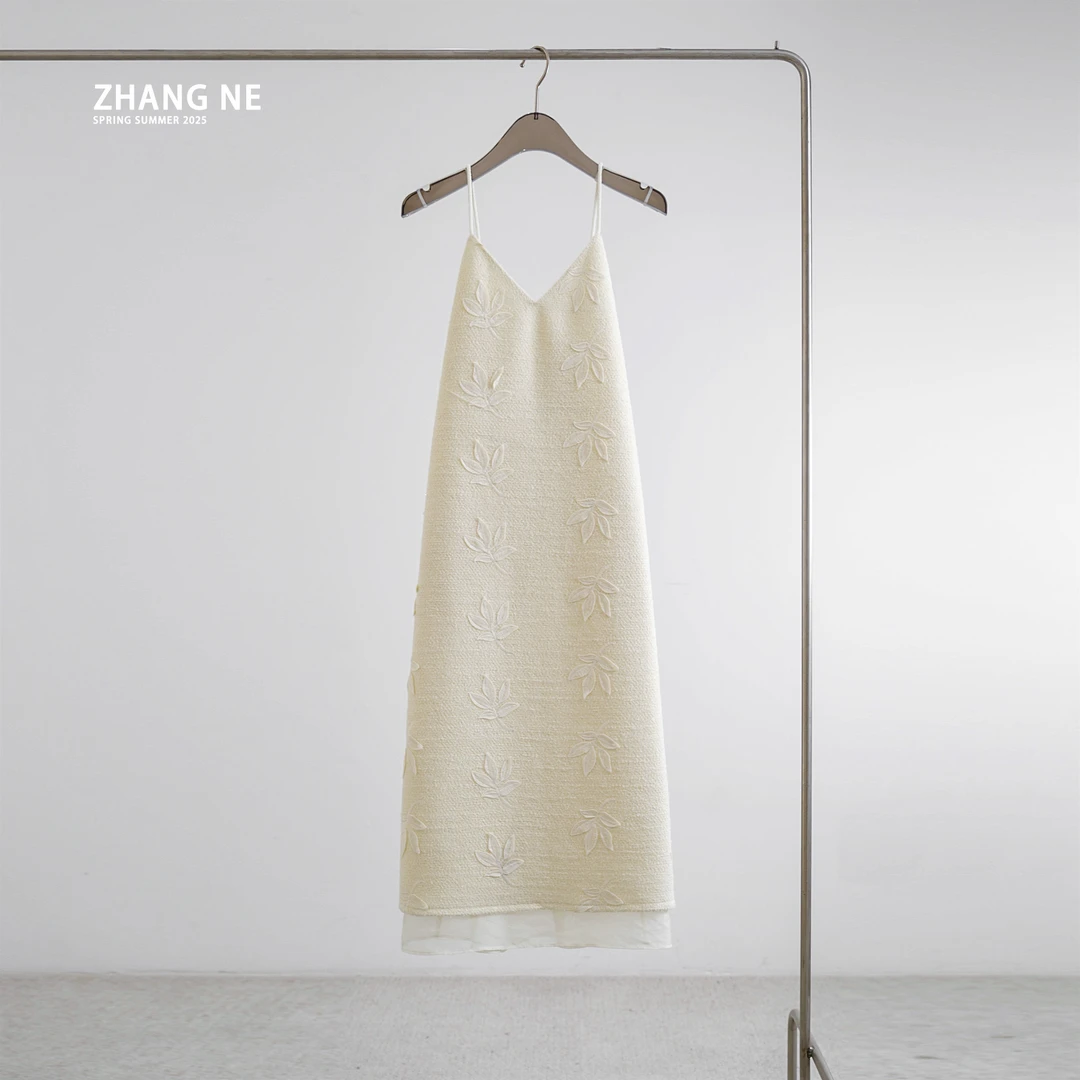 【雪绒花】冬季新款花呢立体绣花拼接显瘦连衣裙-25062012074