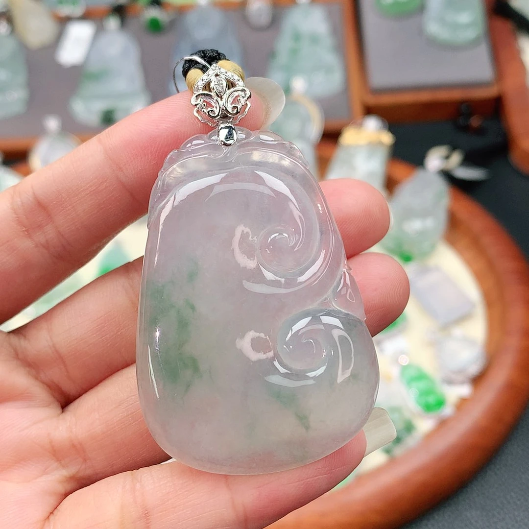 颈饰18K金镶嵌翡翠如意