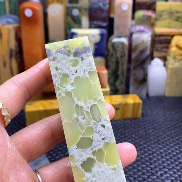 南美石王****画青田石印章石