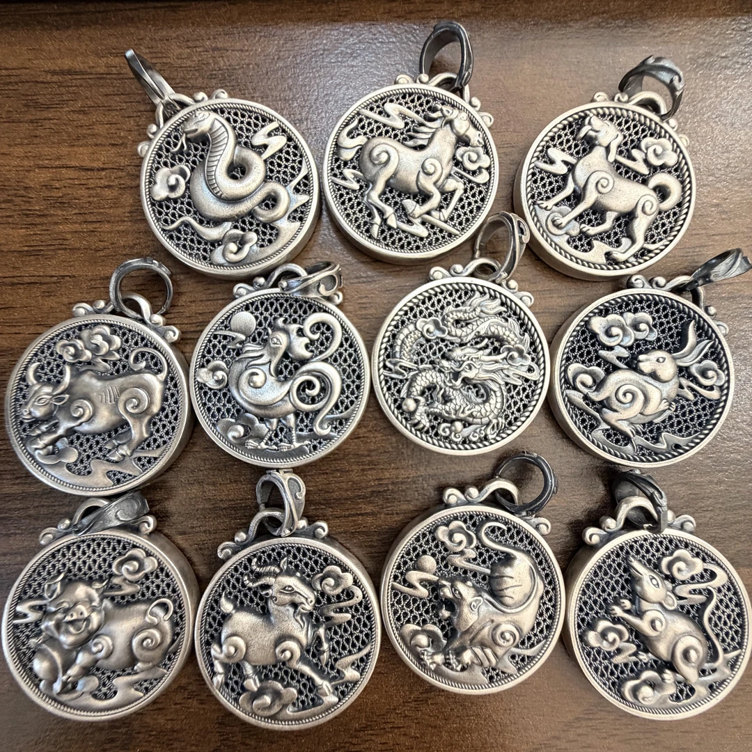 足银银制品 纯银吊坠，（一）999足银，十二生肖复古。圆形。镂空（9.5）