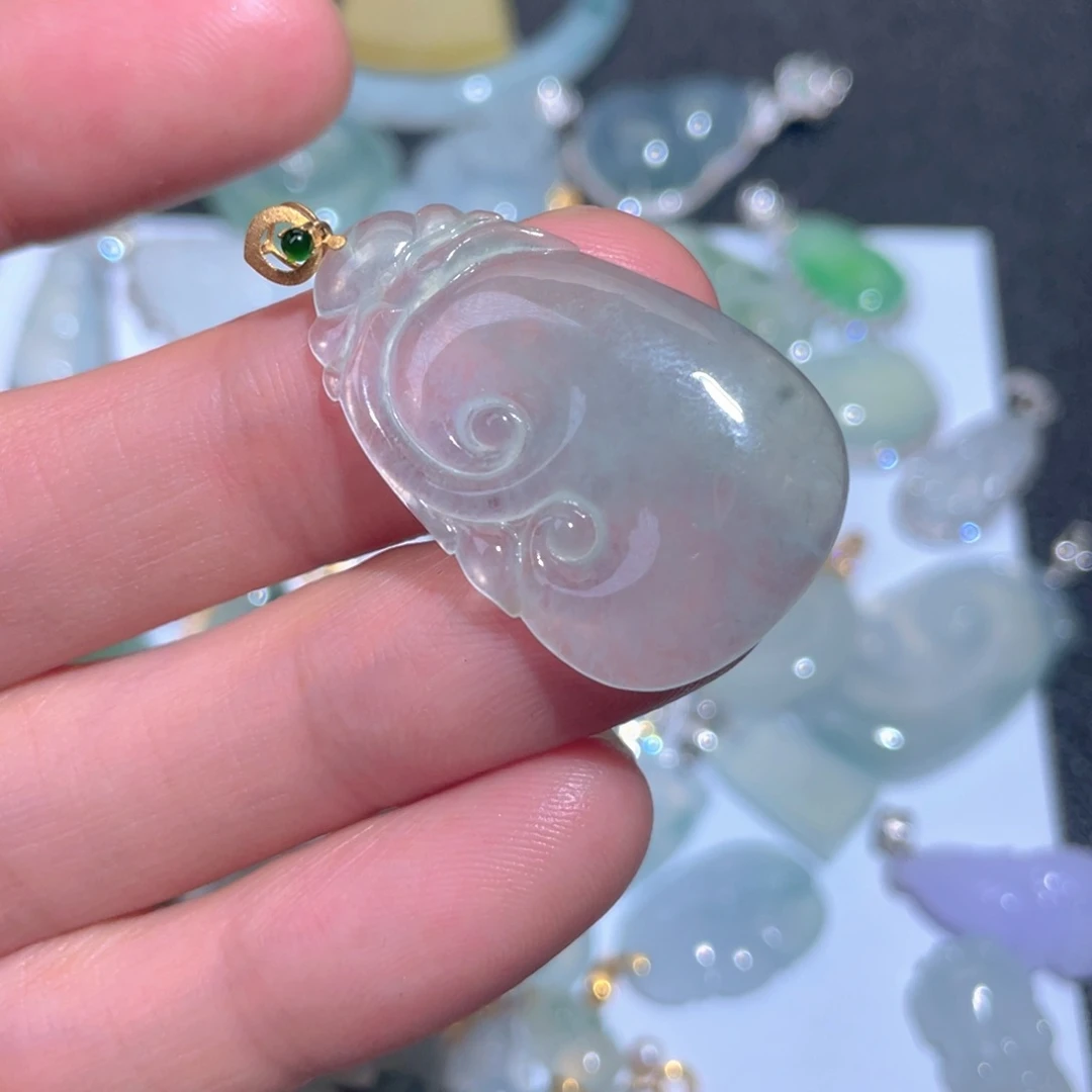 翡翠颈饰18K金镶嵌翡翠