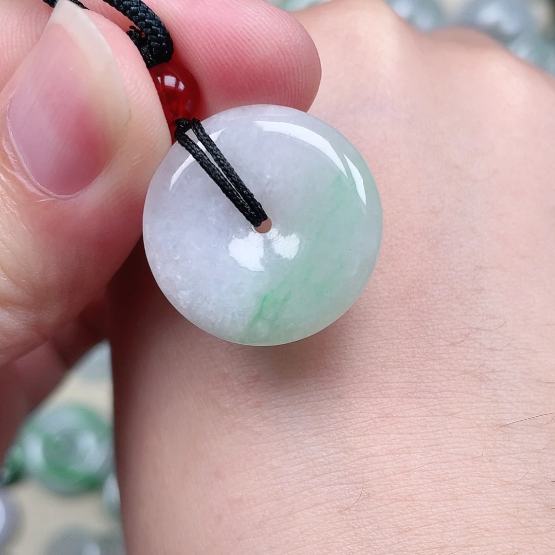 翡翠未镶嵌颈饰平安扣