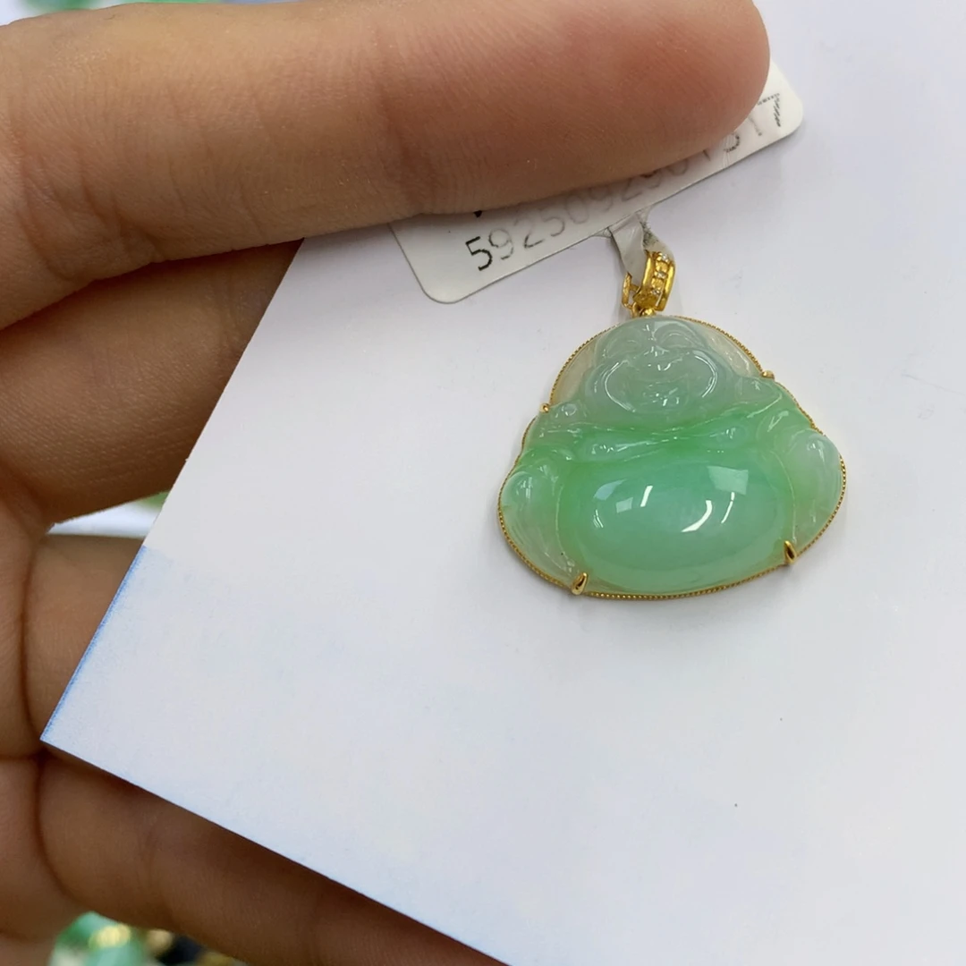 翡翠18K金镶嵌颈饰翡翠