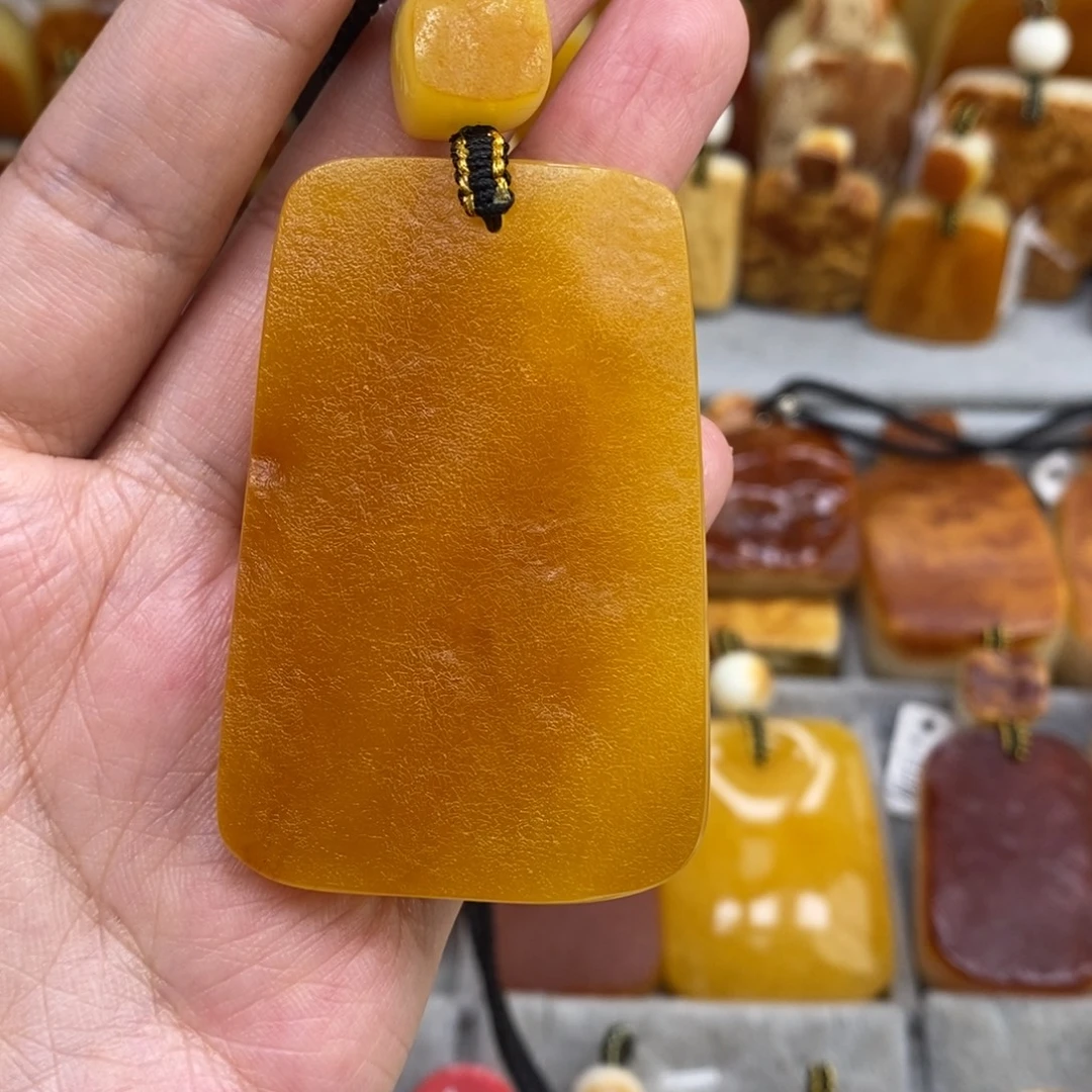 蜜蜡未镶嵌珠宝奇石