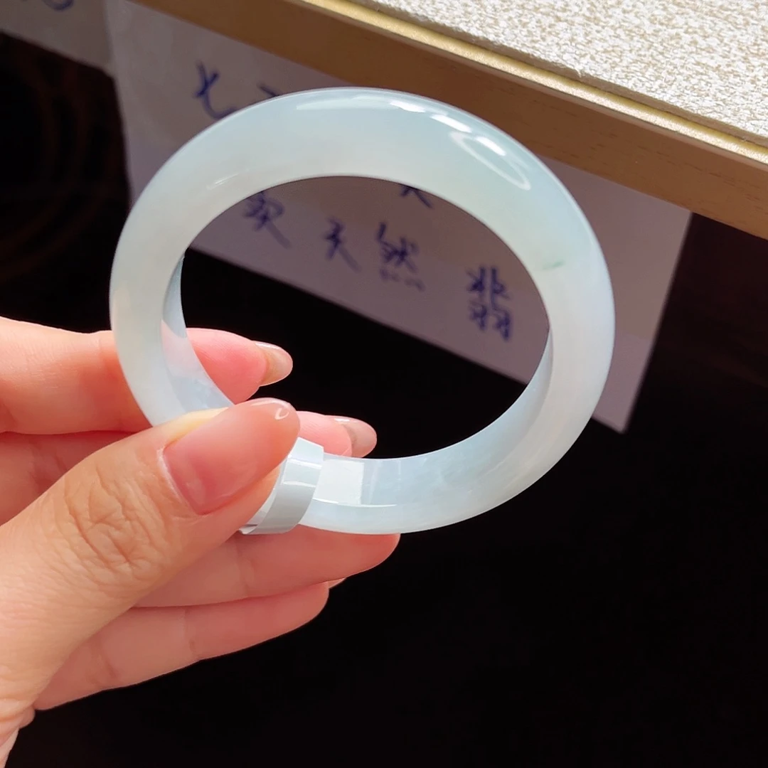 翡翠手镯未镶嵌手镯