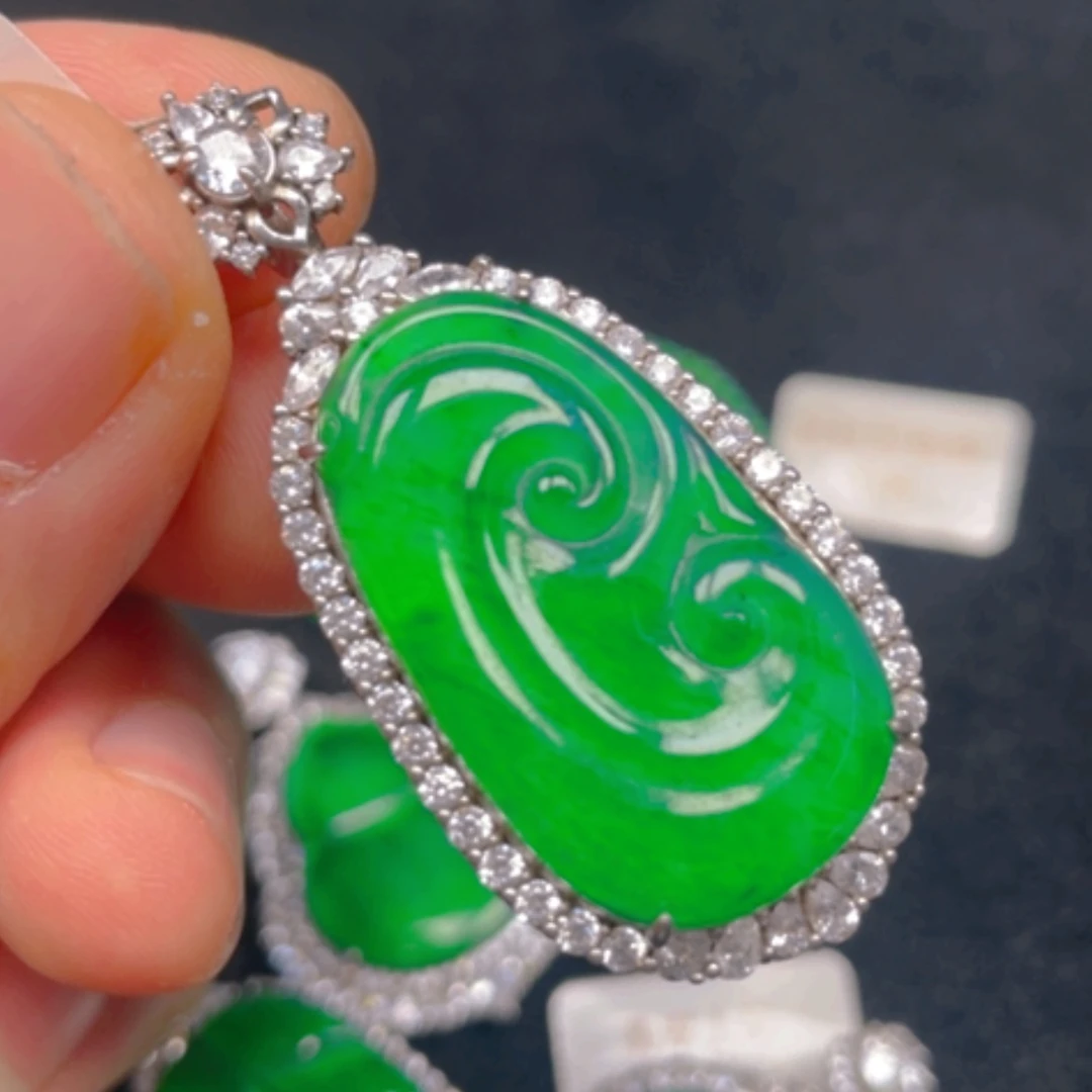 【闪购商品】颈饰银S925镶嵌翡翠吊坠