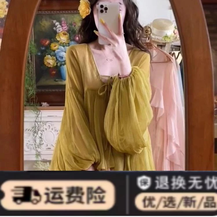 2025春季新款别致很仙设计感小众超好看上衣高级感红色泡泡袖衬衫