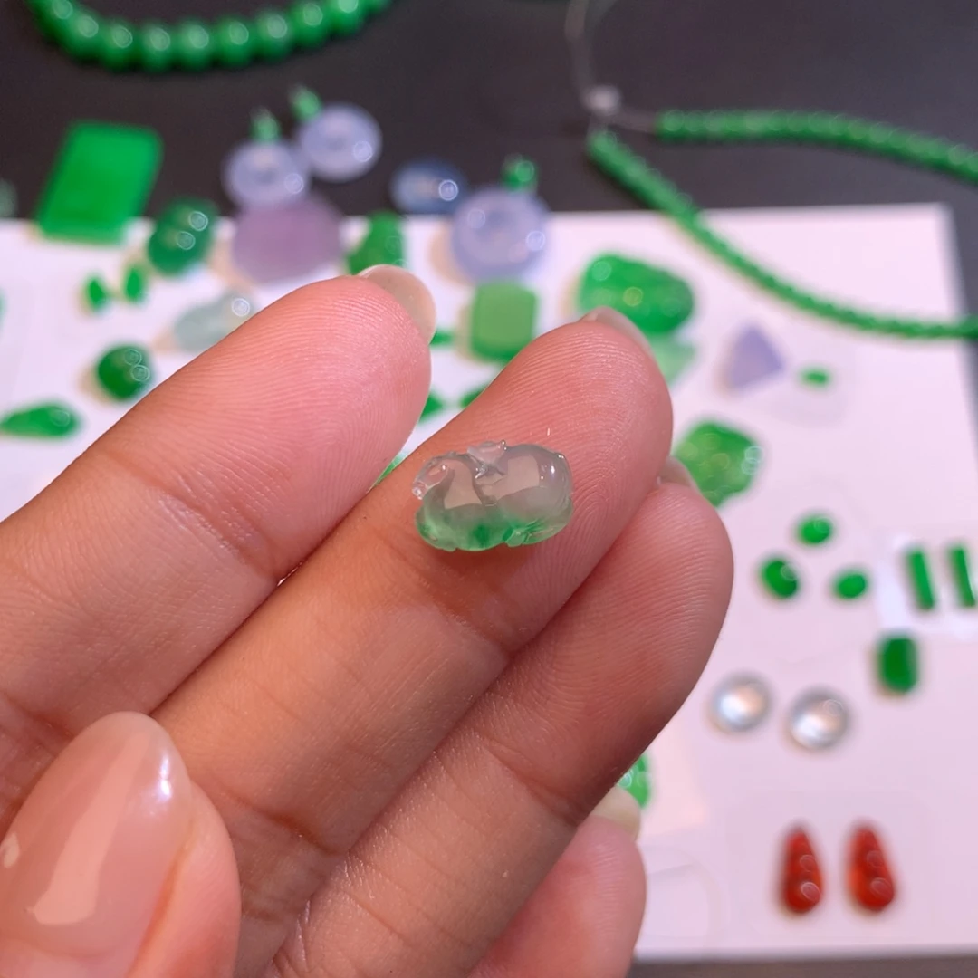 翡翠未镶嵌颈饰唐马