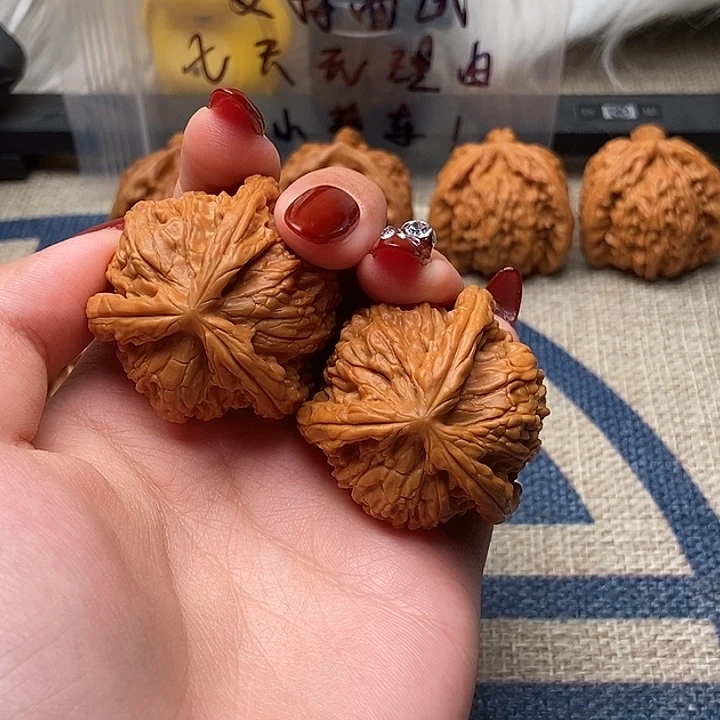 甜***^文玩核桃吊坠白狮子正奔