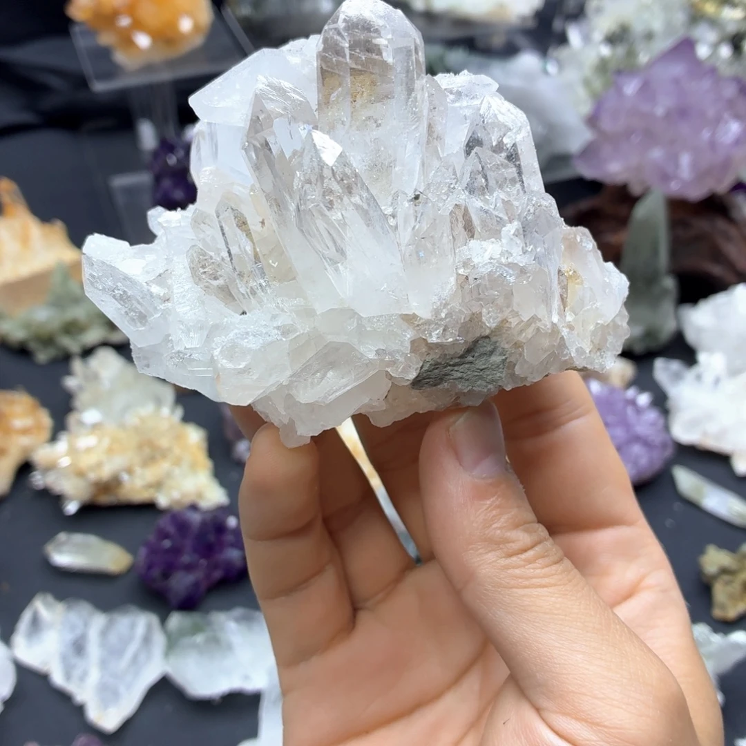 石材超透白水晶晶簇