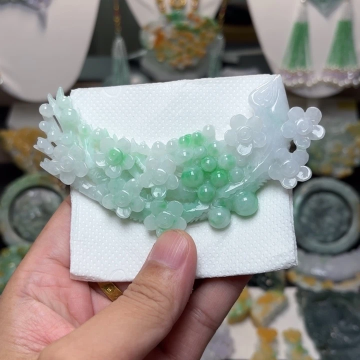 翡翠未镶嵌颈饰吊坠