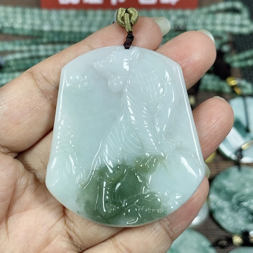 【闪购商品】翡翠颈饰未镶嵌玉吊坠翡翠玉上山虎牌