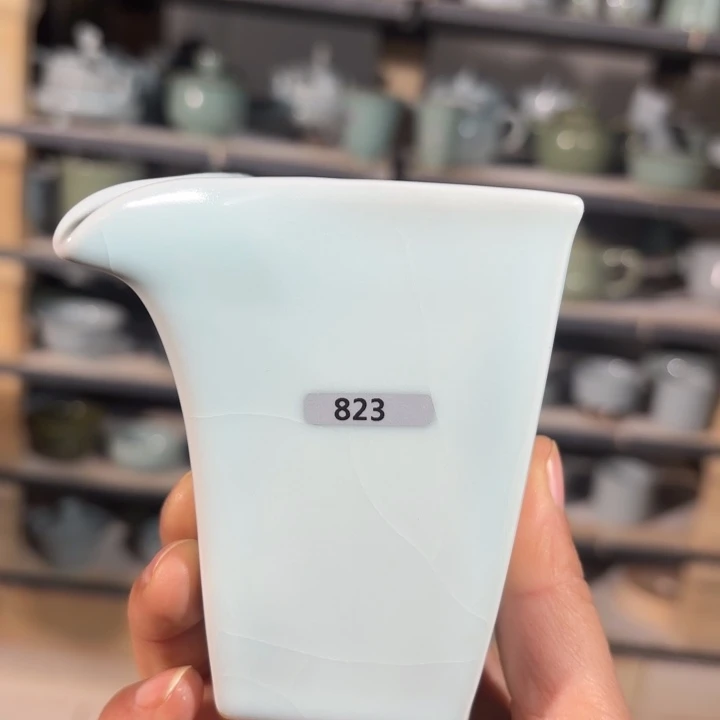 杯擎*威公道杯月白釉…………823