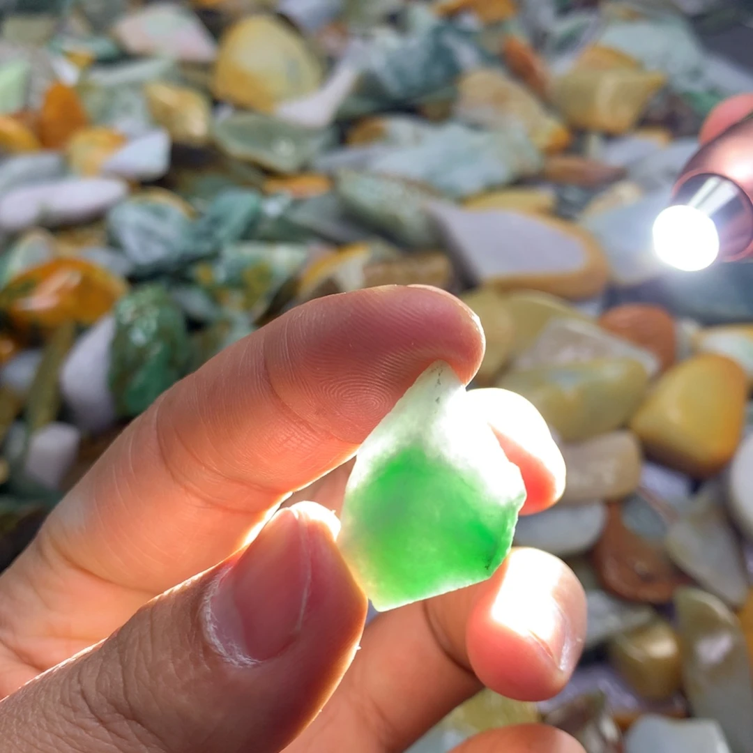 翡翠颈饰未镶嵌天然翡翠