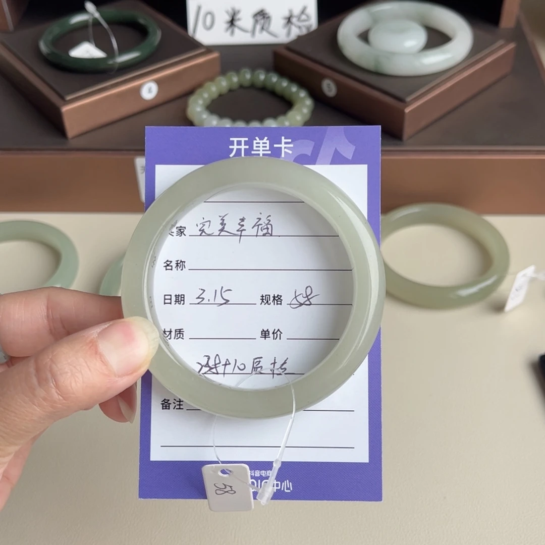 石英质玉未镶嵌手镯綄***、