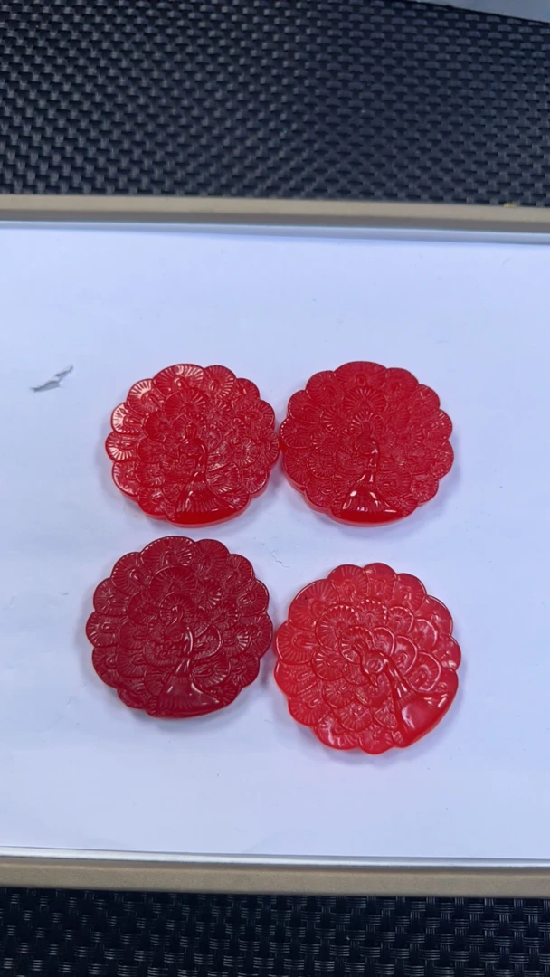 红色孔雀吊坠随机发一个31L42