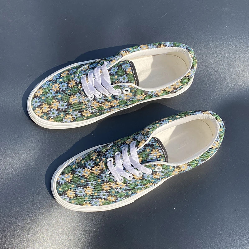 2025夏季新款鞋大码绿色刺绣透气百搭小众情侣休闲板鞋时尚帆布鞋