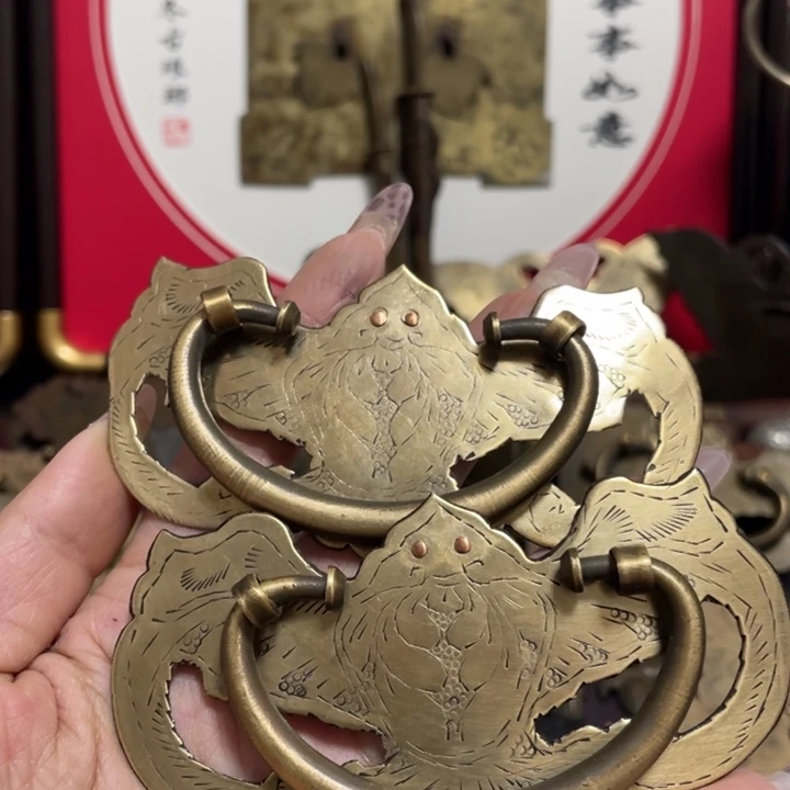 蝙蝠拉手一对蝙蝠拉手