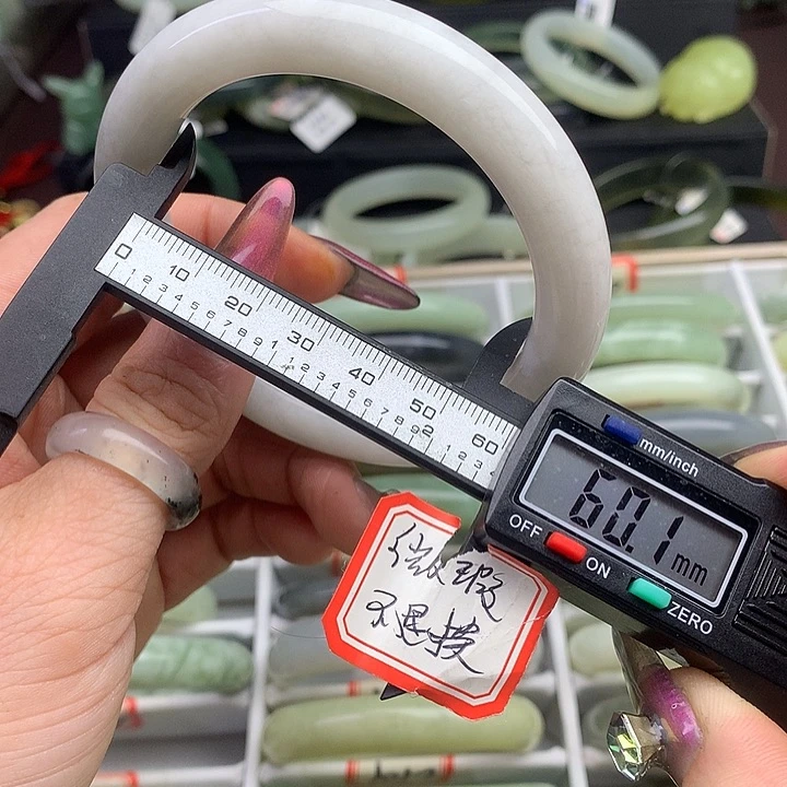 蛇纹石玉手镯未镶嵌1003