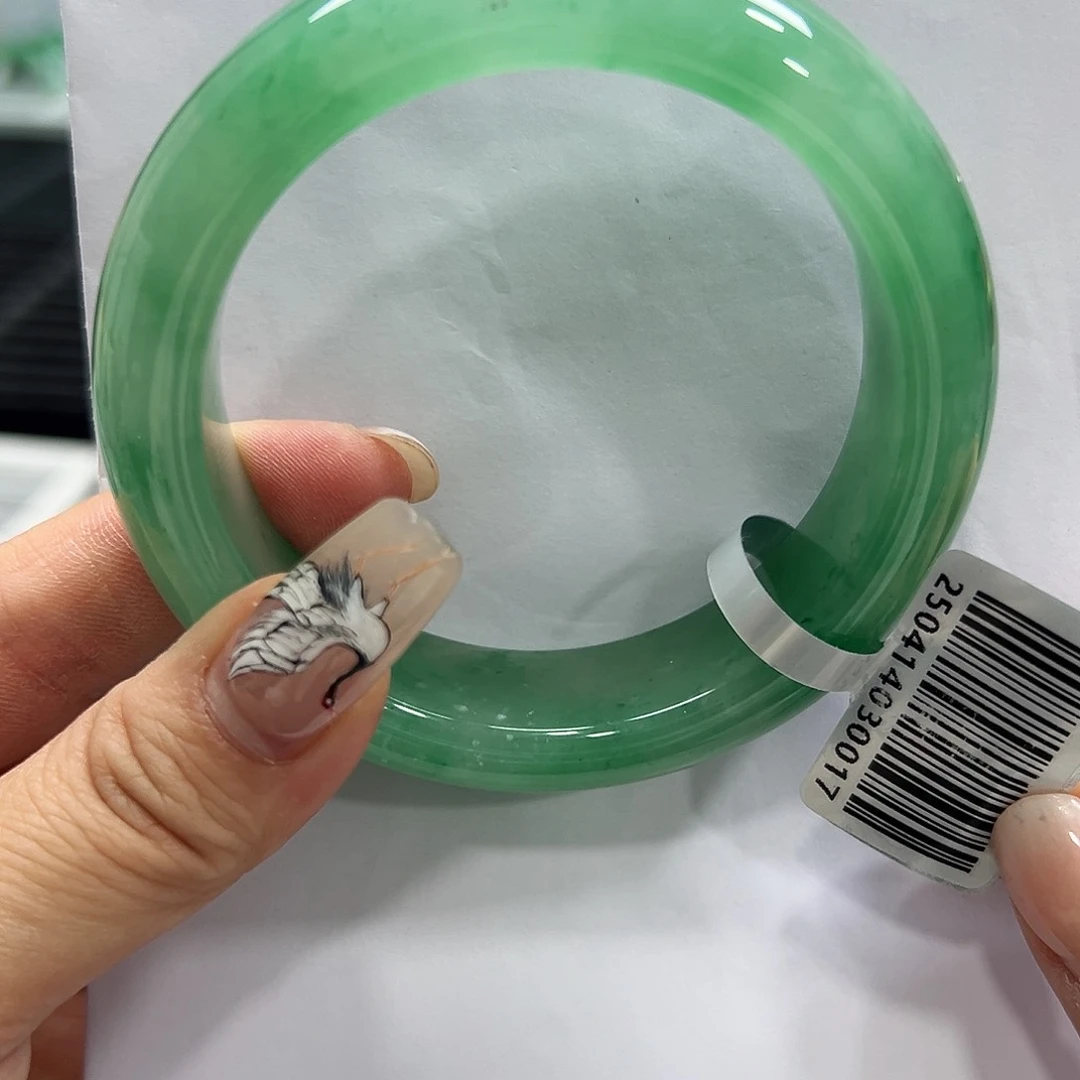 石英质玉（非洲翠）手镯未镶嵌王**。