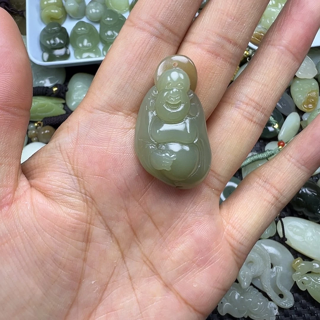 和田玉未镶嵌颈饰卡37.6