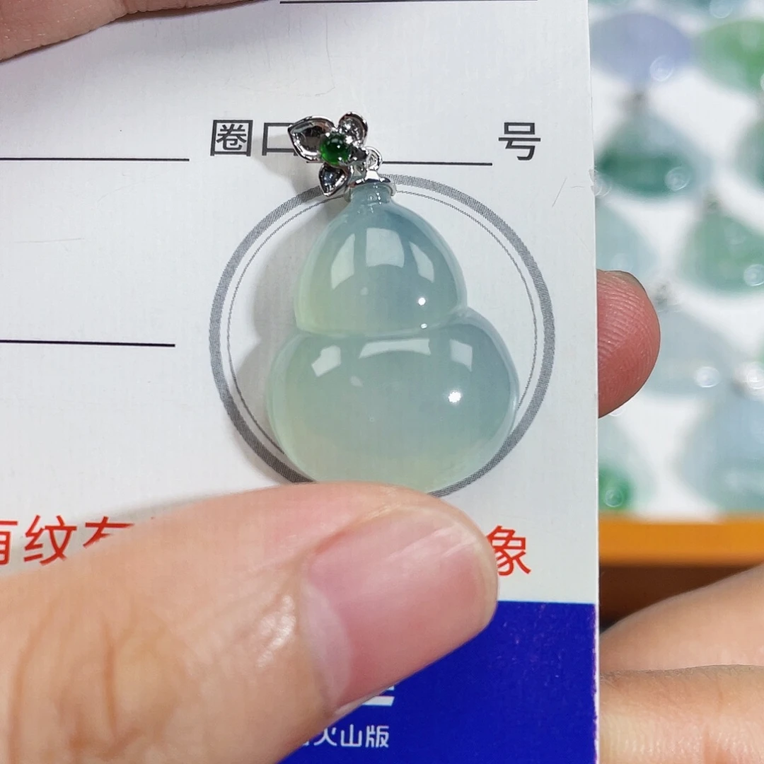 翡翠18K金镶嵌颈饰吊坠