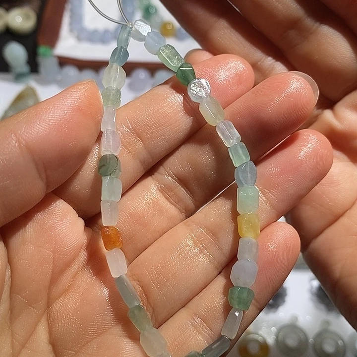 定制翡翠未镶嵌手串