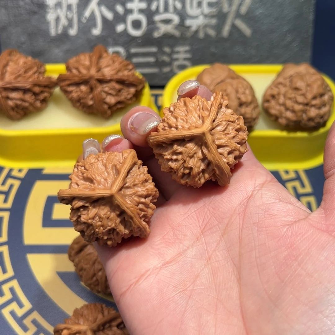 文玩核桃把件盘山三棱37