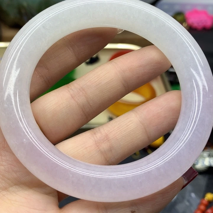 翡翠颈饰未镶嵌手镯