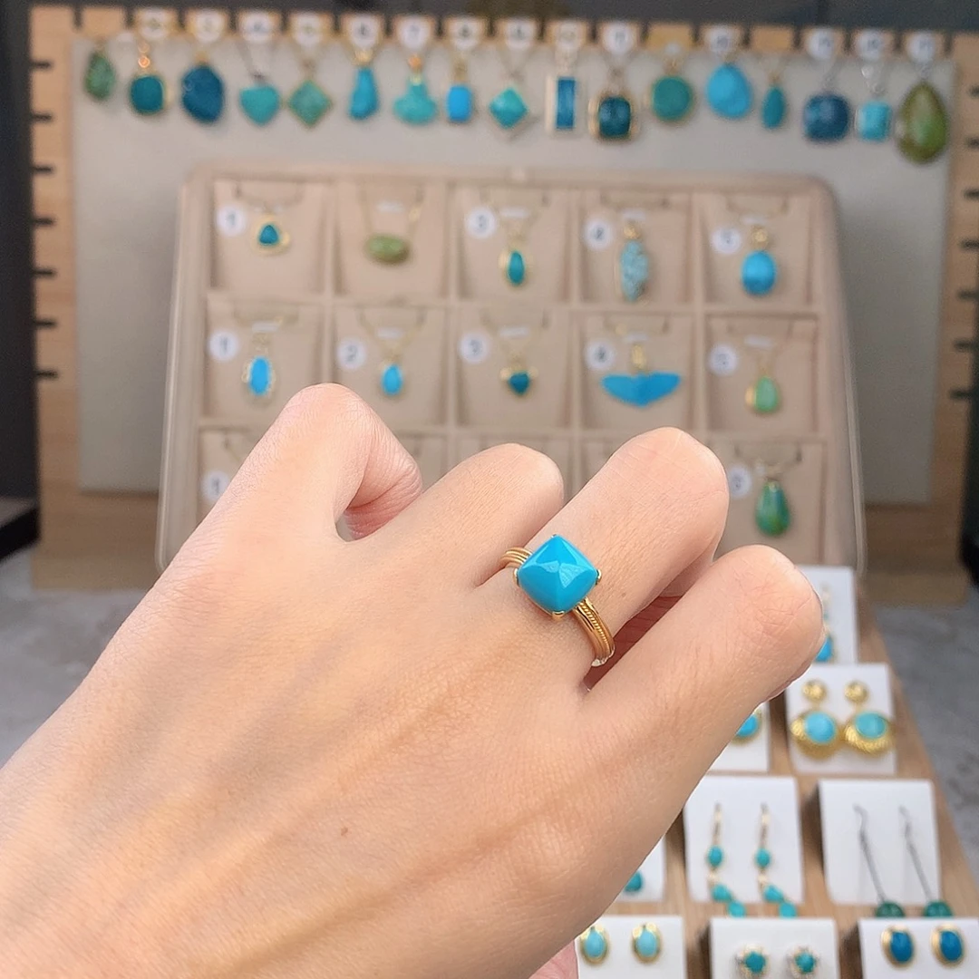 绿松石18K金镶嵌戒指