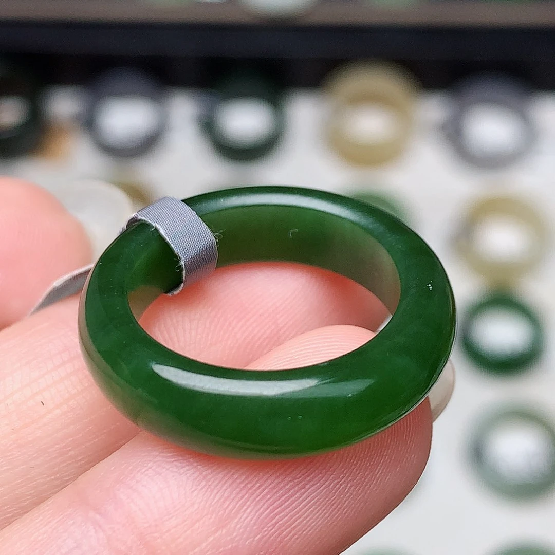 未镶嵌戒指和田玉