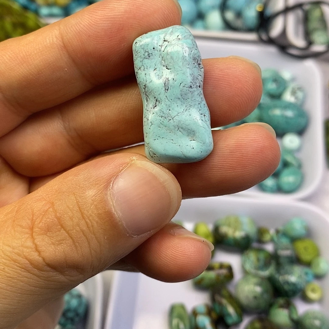 未镶嵌浅色随行牌子