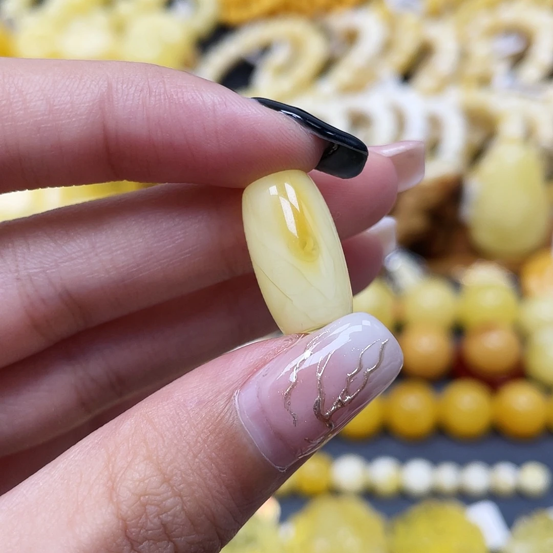 琥珀未镶嵌裸石18.4*10.4mm蜜蜡桶珠 俏色
