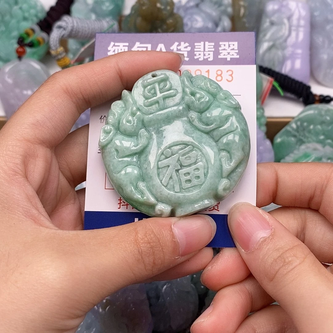 吊坠(不含链)未镶嵌翡翠