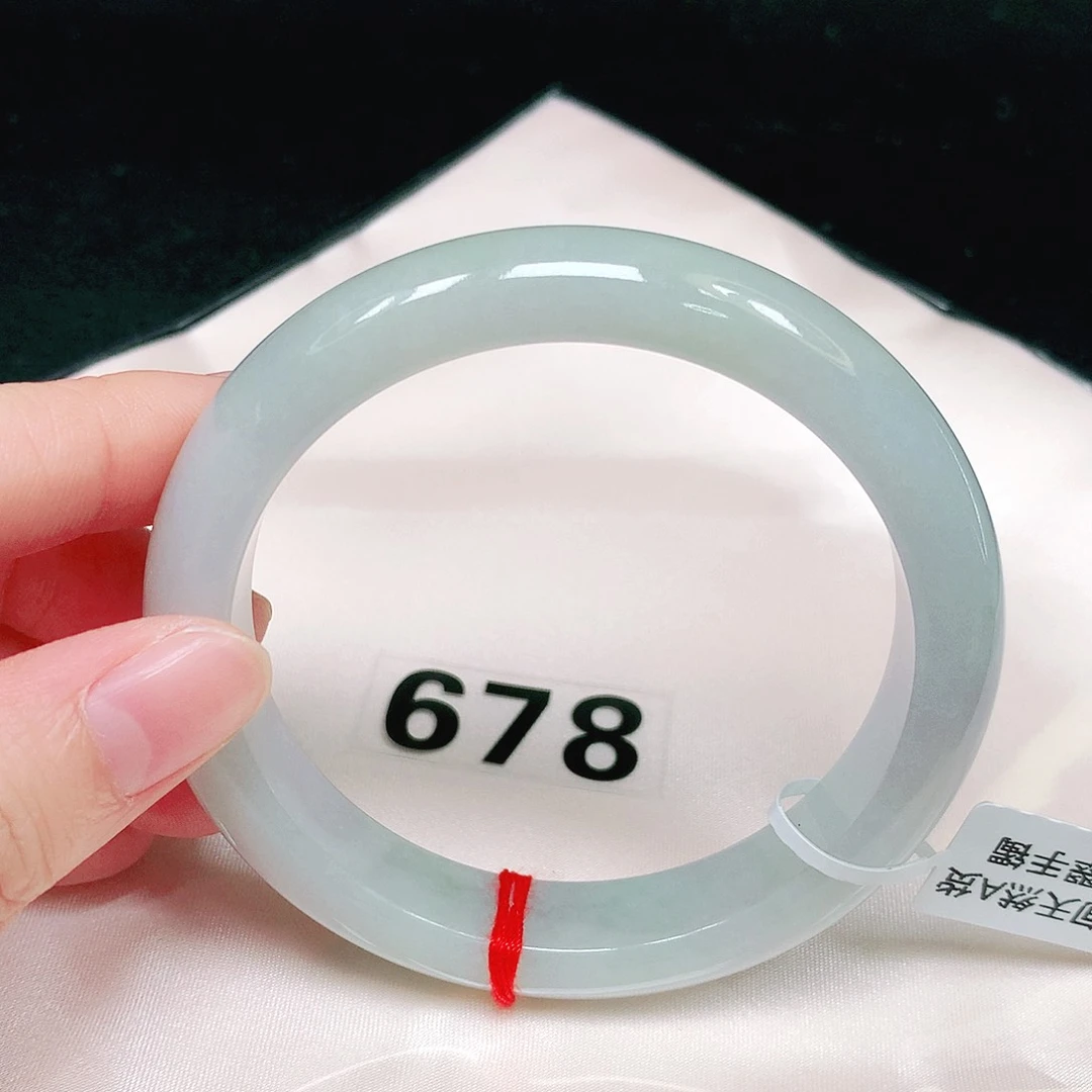 翡翠手镯未镶嵌翡翠手镯未镶嵌