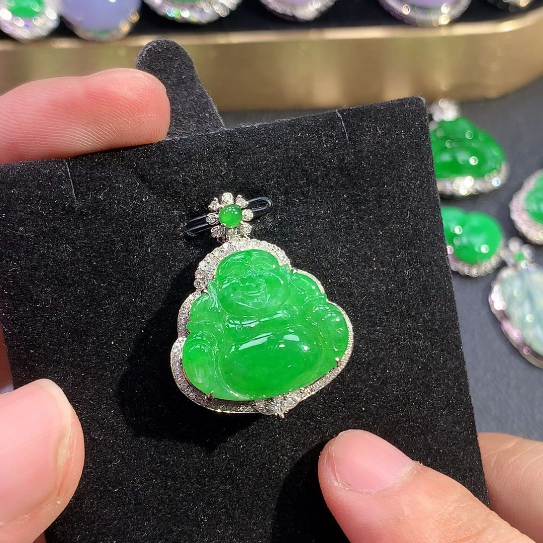 翡翠18K金镶嵌颈饰