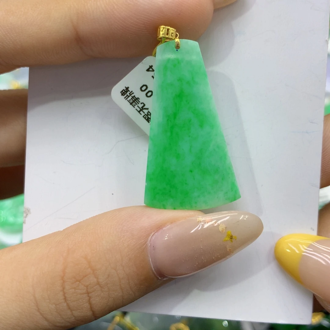 颈饰18K金镶嵌翡翠