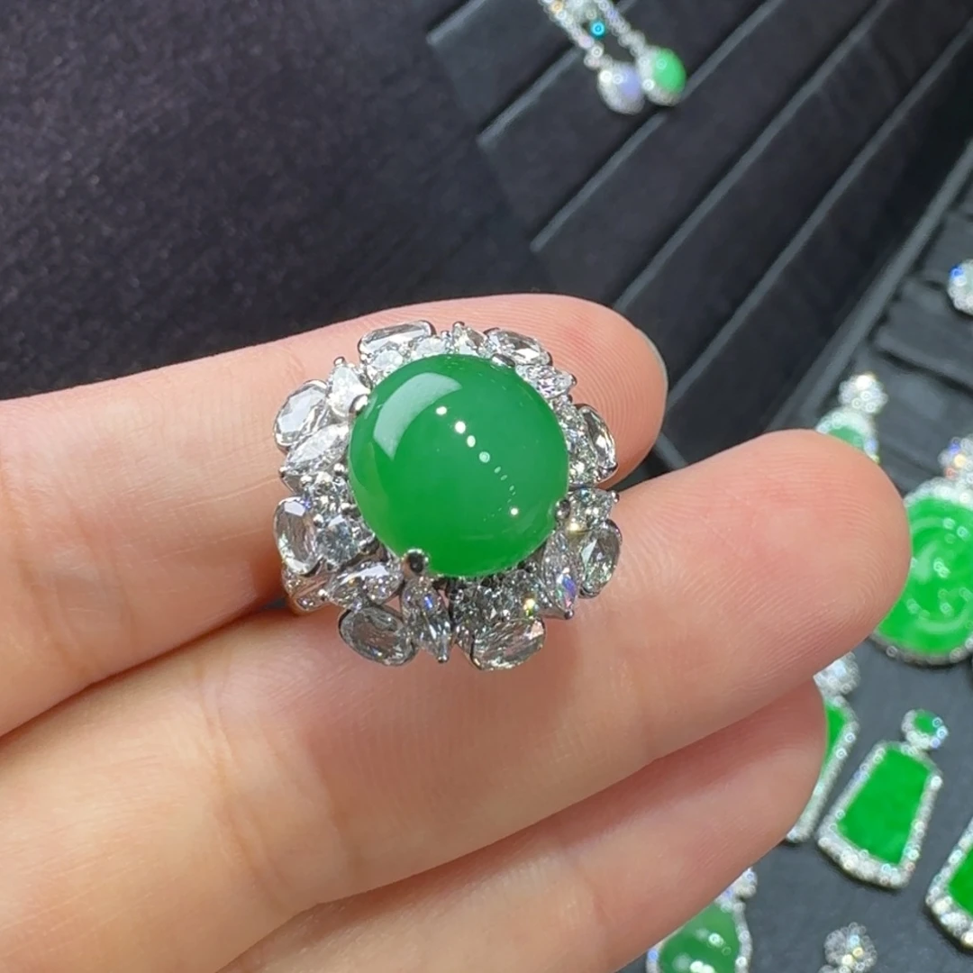 18K金镶嵌戒指翡翠