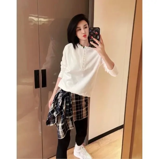 【哝哝服饰】2024欧若风时尚门襟纽扣圆领长袖运动卫衣WY-G0149201