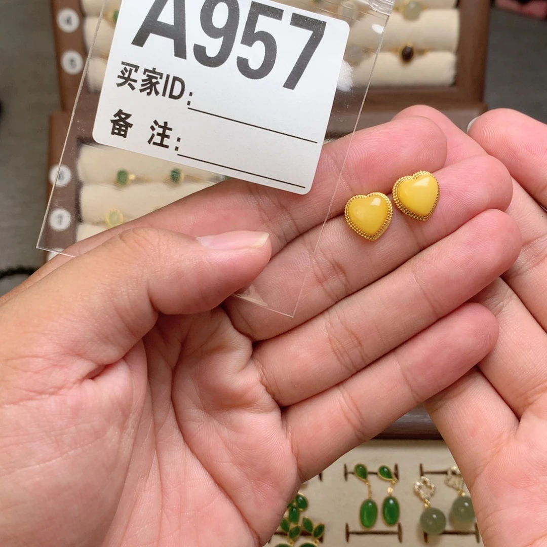 紫***菀银S925镶嵌琥珀耳饰957