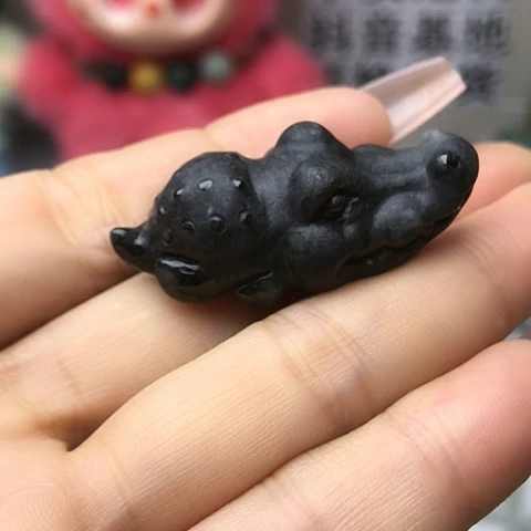 颈饰未镶嵌翡翠鳄鱼吊坠