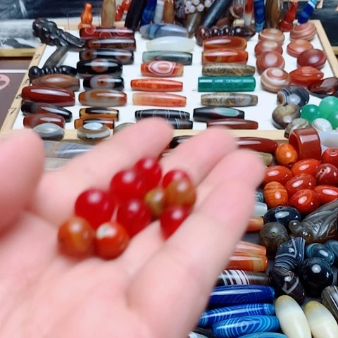 兰***玛瑙/玉髓颈饰合金