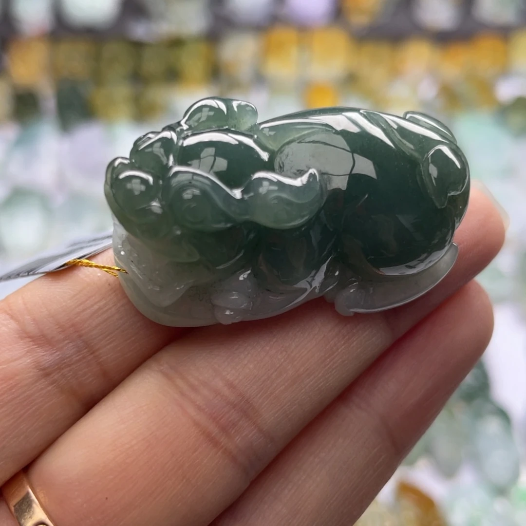 翡翠未镶嵌颈饰貔貅