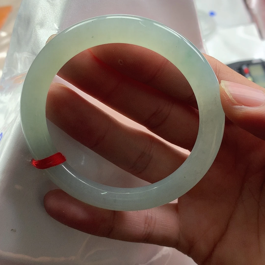 翡翠手镯未镶嵌翡翠