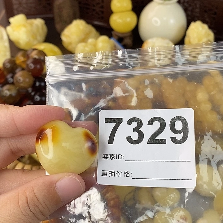 蜜蜡未镶嵌珠宝奇石